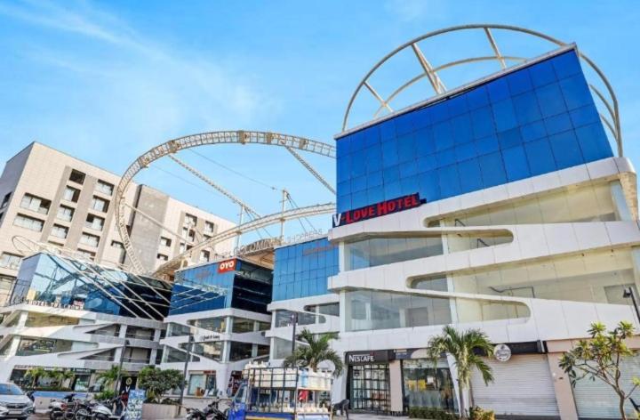 V Love Hotel สุรัต ภายนอก รูปภาพ