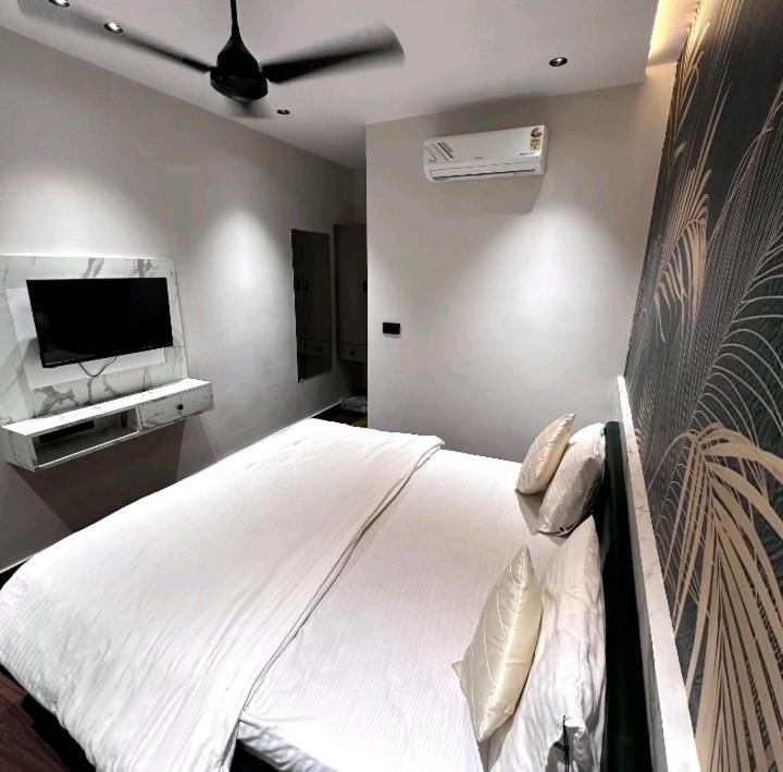 V Love Hotel สุรัต ภายนอก รูปภาพ