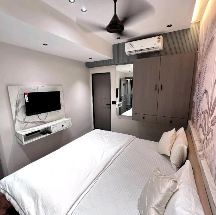 V Love Hotel สุรัต ภายนอก รูปภาพ